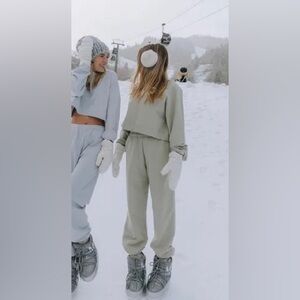 Daily Drills Reversible Cropped Sweatshirt + Joggers Set – Sage Green Size XS/S